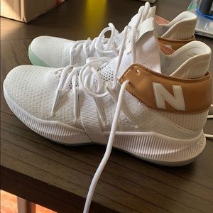 Women’s OMN1S Basketball Shoes